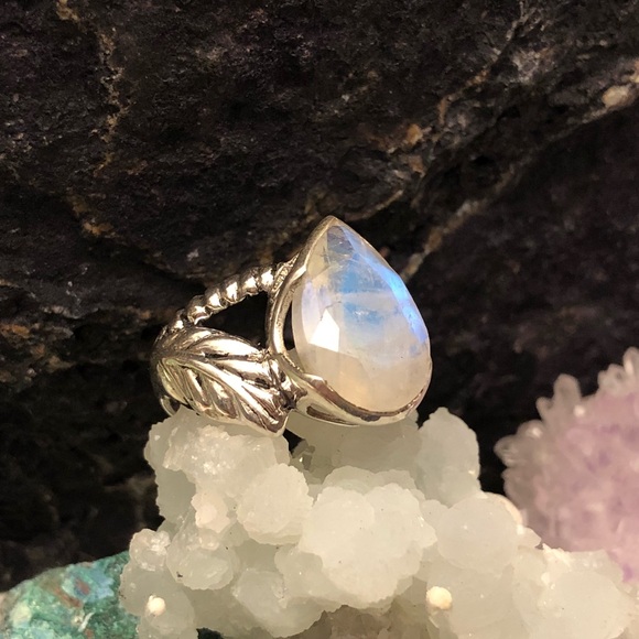 Moonstone Ring - Picture 2 of 7